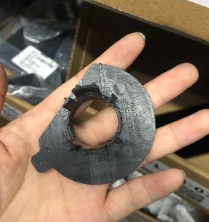 Giá đỡ cảm biến đỗ xe cản trước Tesla Model S S11 2015-2021 Nhựa đen