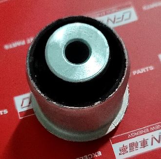 Tesla Model S / X Lưng điều khiển cánh tay thấp hơn Bushing 1027451-00-FCT 2012-2023