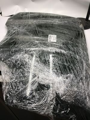 Cái kính tay phải khỏa thân phía sau.